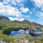 Balea,Lake,And,Chalet,In,Fagaras,Mountains,,Romania